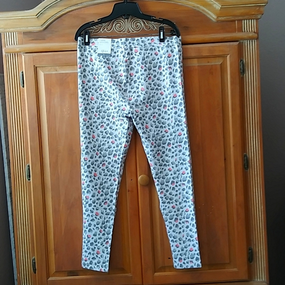 NWT Style & Co Leggings Capri Leopard Print Sz L White Grey Coral